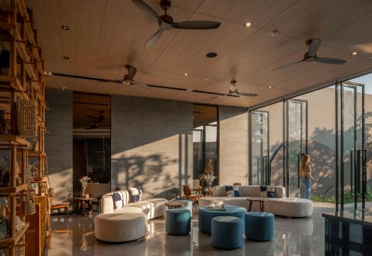 Lobby & lounge