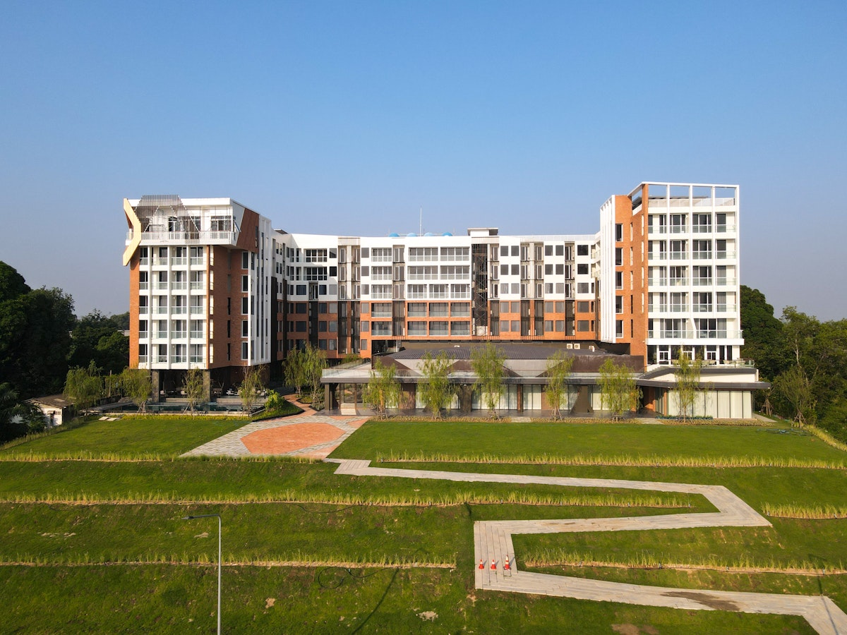 VELA Dhi riverside